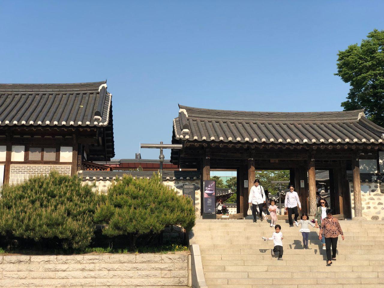 Place where time has frozen; Namsangol Hanok Village, the most beautiful site in Seoul
